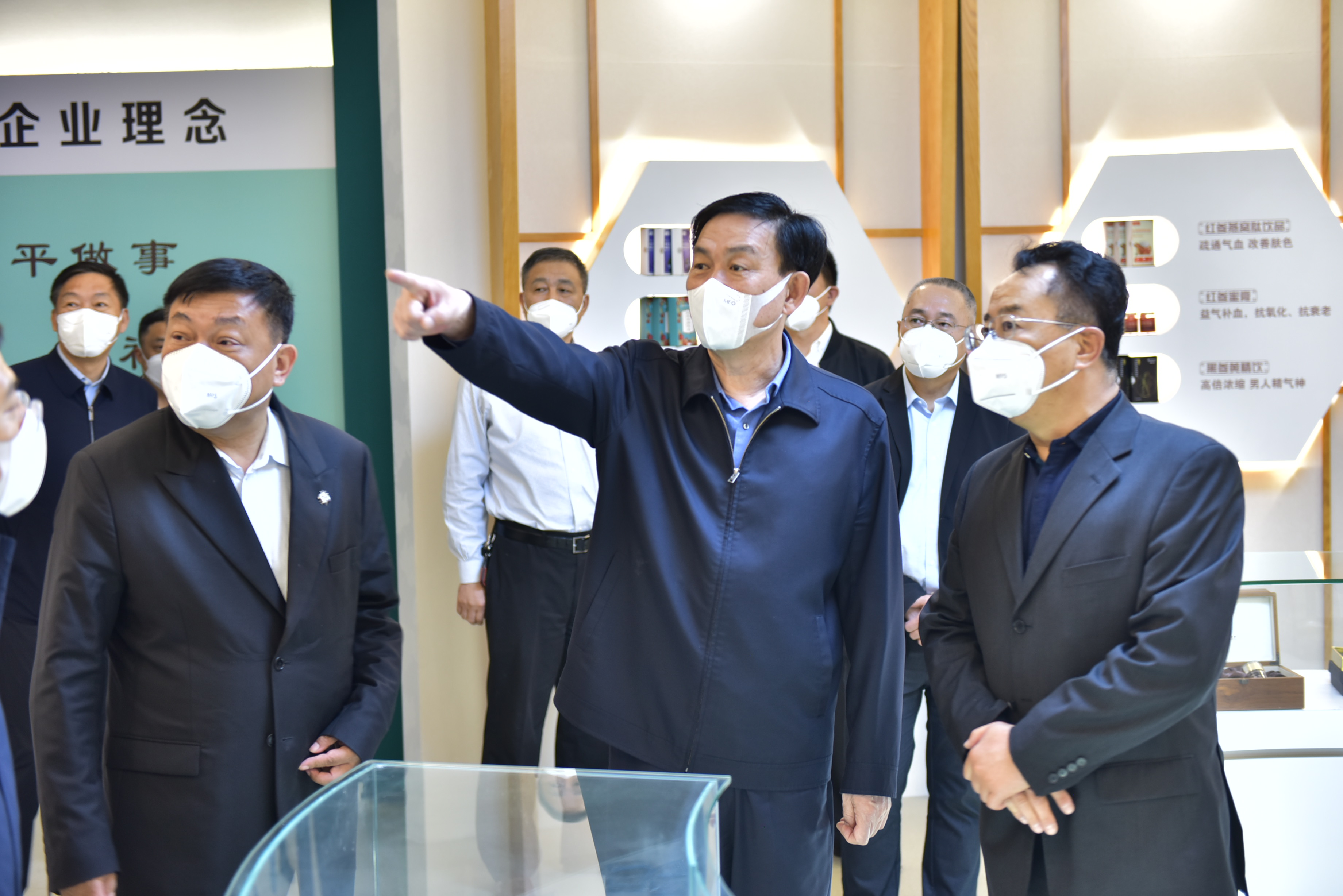 吉林省委常委、長(zhǎng)春市委書記張志軍同志就助推民營(yíng)經(jīng)濟(jì)發(fā)展到吉林北藥集團(tuán)調(diào)研